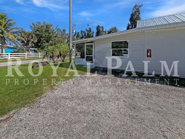 Building Photo - 15206 Stringfellow Rd