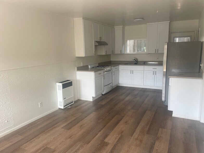 Building Photo - 1146 1st St