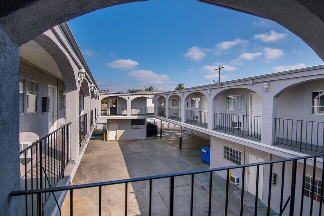 Building Photo - West Adams Studios