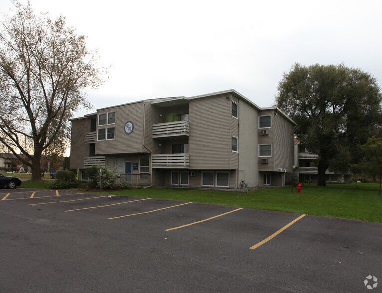 Breckenridge Apartments 4320 Arlington Cir Liverpool NY 13090