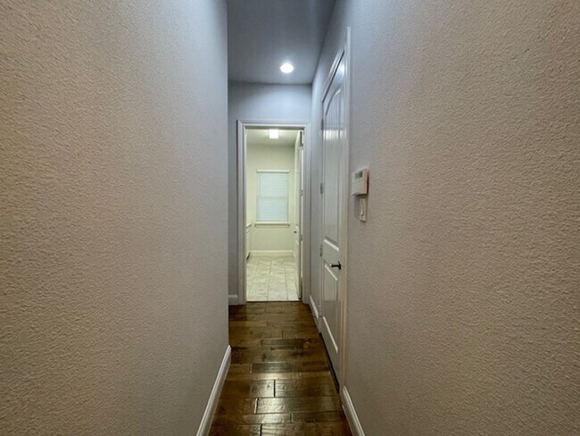 Building Photo - 2403 Cabrillo Ln