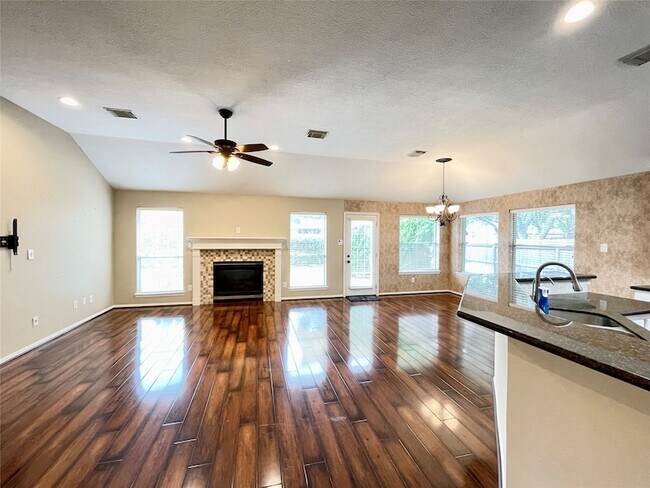 Building Photo - 1602 Lawick Cir