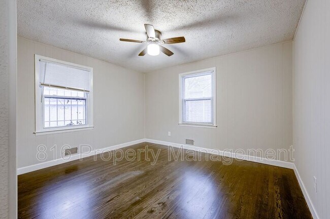 Building Photo - 3828 E 72nd Terrace