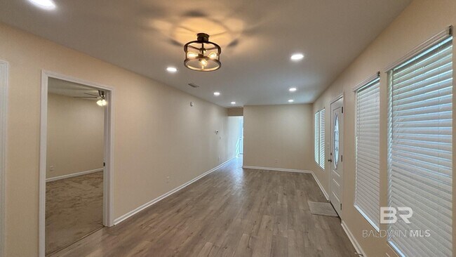 Building Photo - 7251 Pinehill Rd