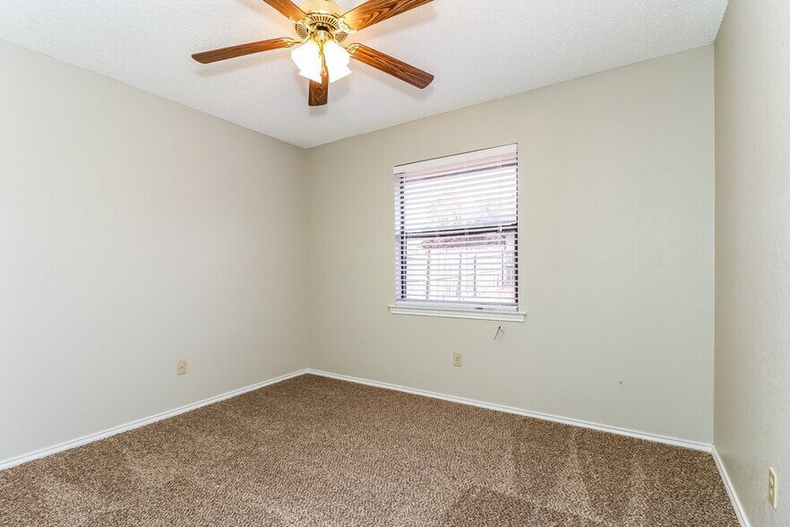 Building Photo - 7933 Clear Brook Cir