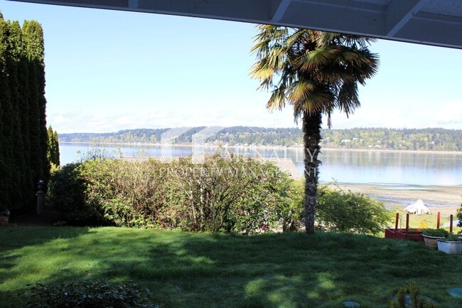 Building Photo - Beautiful 1 Bedroom Water View Condo