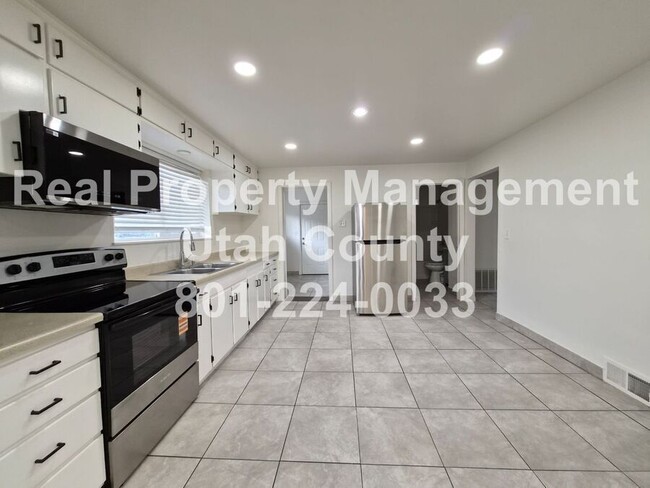 Building Photo - 30 S 100 W