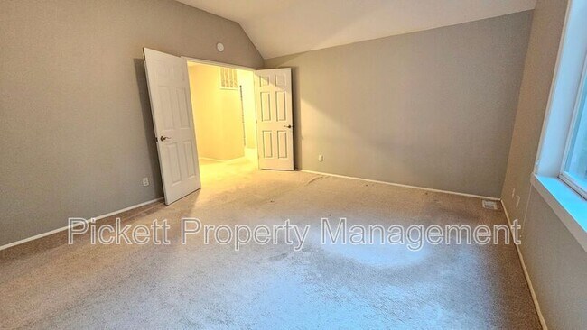 Building Photo - 6559 Gleneagle Ave SW