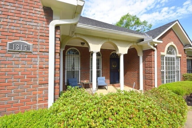 Building Photo - Ready to Rent!