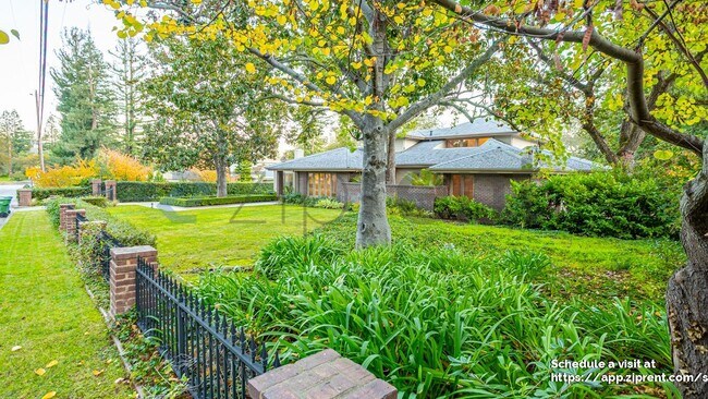 Building Photo - 16000 Greenwood Rd