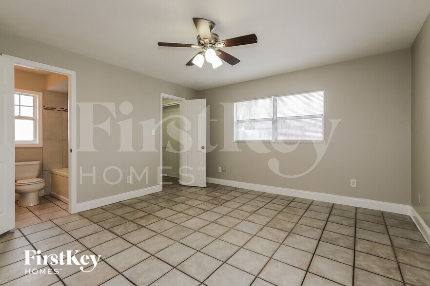 Building Photo - 3810 Treadway Dr