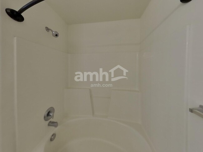 Building Photo - 495 E Whitbeck St