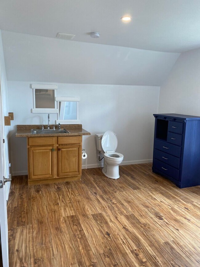 Building Photo - Newly Remodeled Single Family Home in Reardan, WA! Available Now!