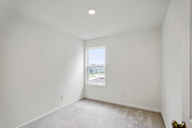 Building Photo - 21443 Carosella Dr