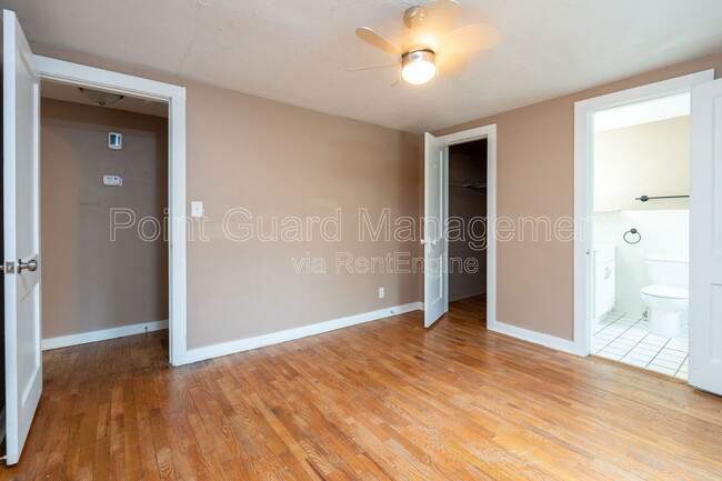 Building Photo - 302 S Poplar St