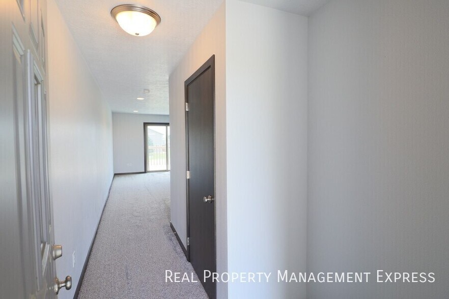 Building Photo - 4203 Knob Hill Ct
