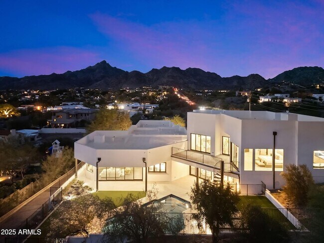 Building Photo - 3135 E Palo Verde Dr