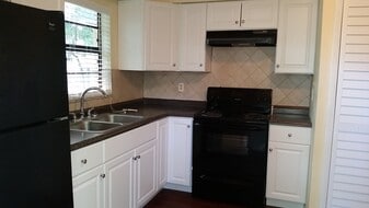 Building Photo - 915 E 109th Ave