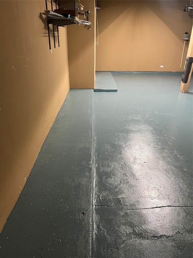 Building Photo - 16907 Coronado Springs Dr