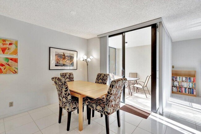 Building Photo - 1915 Lavers Cir