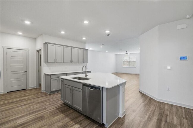 Building Photo - Gorgeous home available August 1!