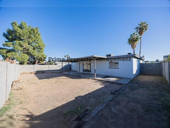 Building Photo - 1838 E Enid Ave