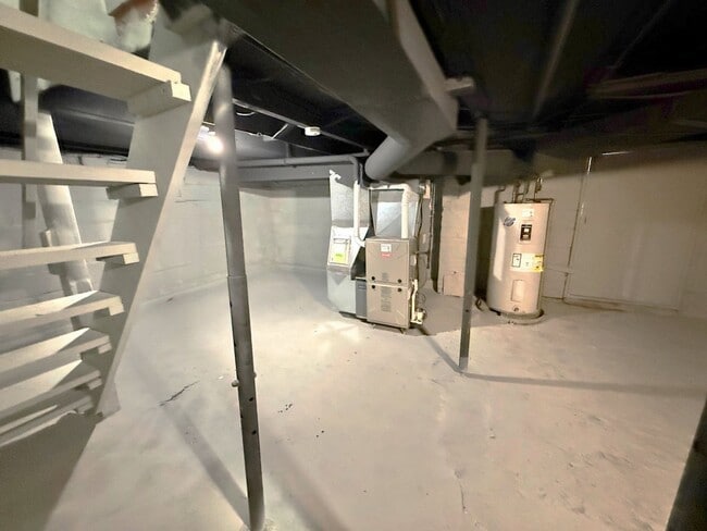 Building Photo - 924 Spring Ave NE