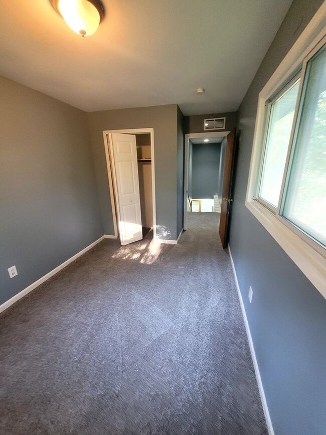 Building Photo - 4 Bedroom home in Roseville