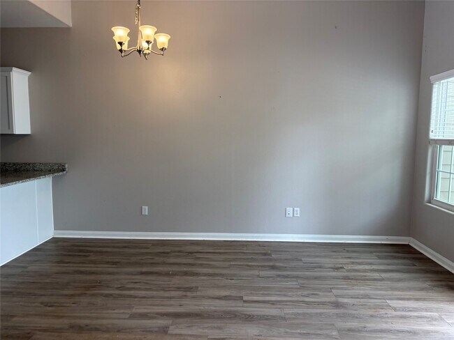 Building Photo - 16839 Balmoral St