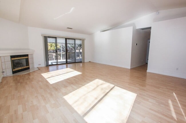 Building Photo - Cliff Rose - 3 Bedroom and 2 Bathroom