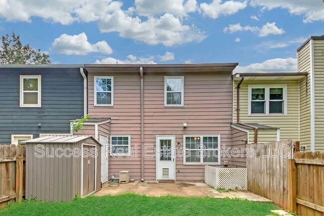 Building Photo - 4000 Sand Wedge Cir
