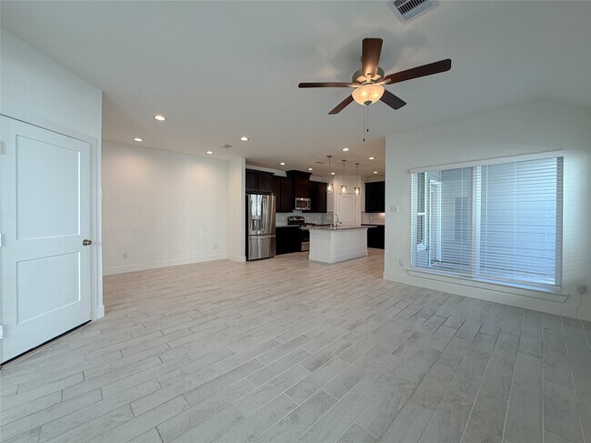 Building Photo - 10030 Crescendo Wy