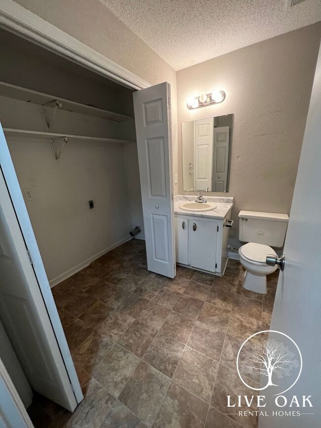 Building Photo - SUMMER MOVE-IN SPECIAL: $500 OFF 1st MONTH...