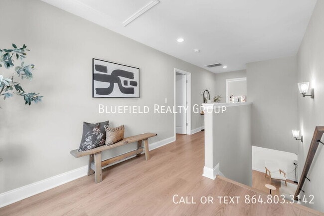Building Photo - 713 Rockcliff St
