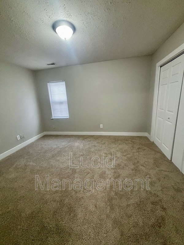 Building Photo - 910 W Whitney Ave