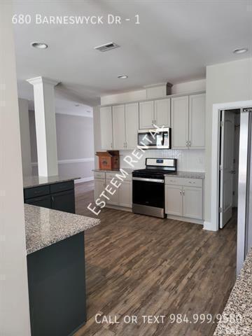 Building Photo - 680 Barneswyck Dr