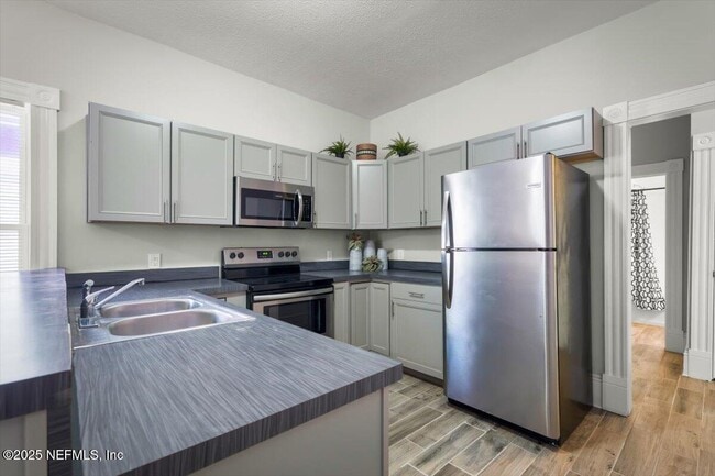 Building Photo - 1913 Redell St