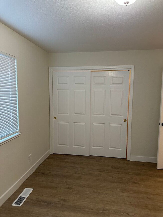 Building Photo - BOLLINI-620-624