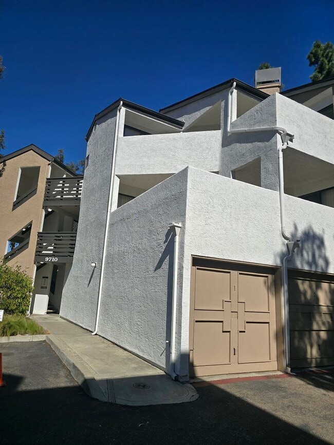 Building Photo - 2/2 Condo in Mira Mesa with Easy Freeway Access