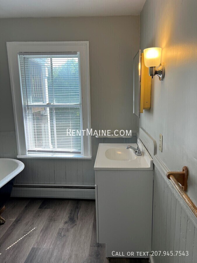 Building Photo - 12-16 Fifth St