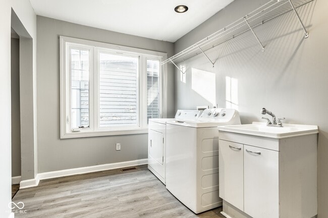 Building Photo - 1253 S East St