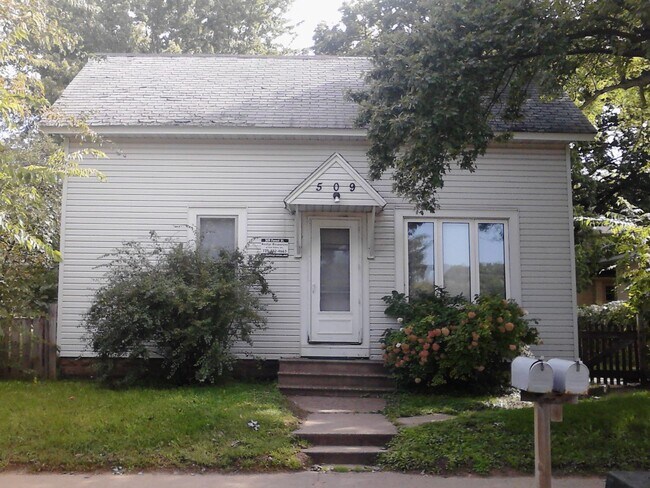 Primary Photo - 509-509 1/2 Forest Street