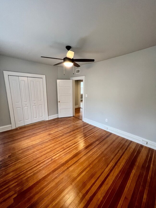 Building Photo - 402 N Sheppard St