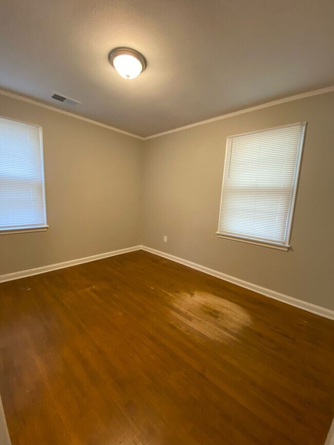 Building Photo - 3 bed, 1 bath in Colonial Acres near Quince and Colonial