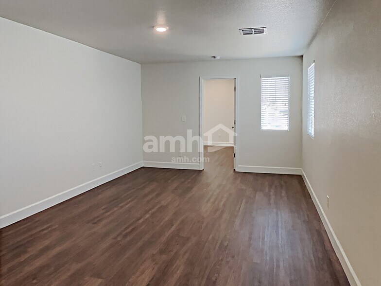 Building Photo - 9611 Harkes Dr