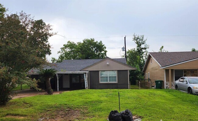 Primary Photo - 5411 Windemere St