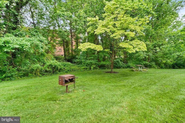 Building Photo - 7256 Glen Hollow Ct