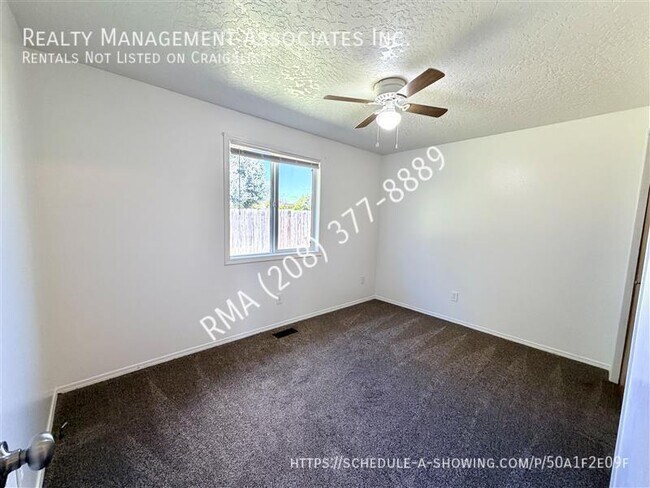 Building Photo - 2324 Yucca Pl