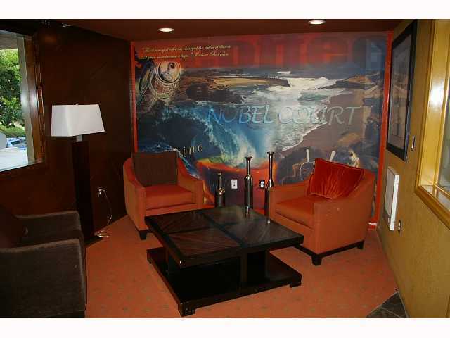 Building Photo - 2 Bedroom Upgraded Condo Close to UCSD