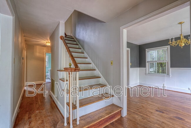 Building Photo - 925 Brentwood Dr